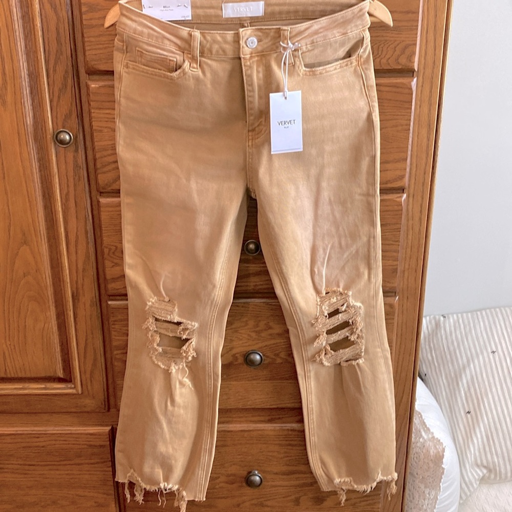 Vervet high rise flare size 29. NWT. Smoke free pet free